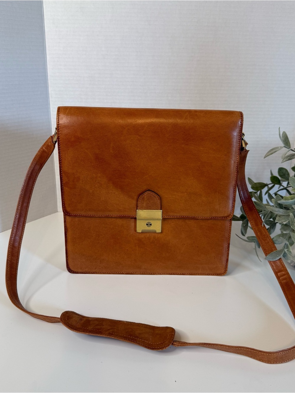 Vintage 80s Minimalist Camel Leather Messenger Crossbody Bag Amiet Press Up Lock